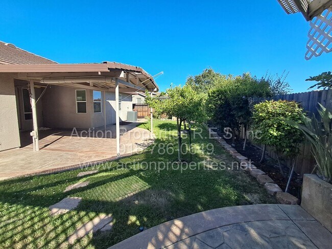 Building Photo - Action Properties R.E.S. Inc. Offering Beautiful Highland Park Single Story 3 Car, 4 Bedroom, Gar...