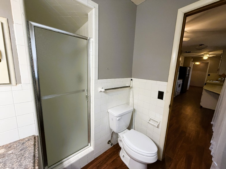 Building Photo - 2515 Richmond N