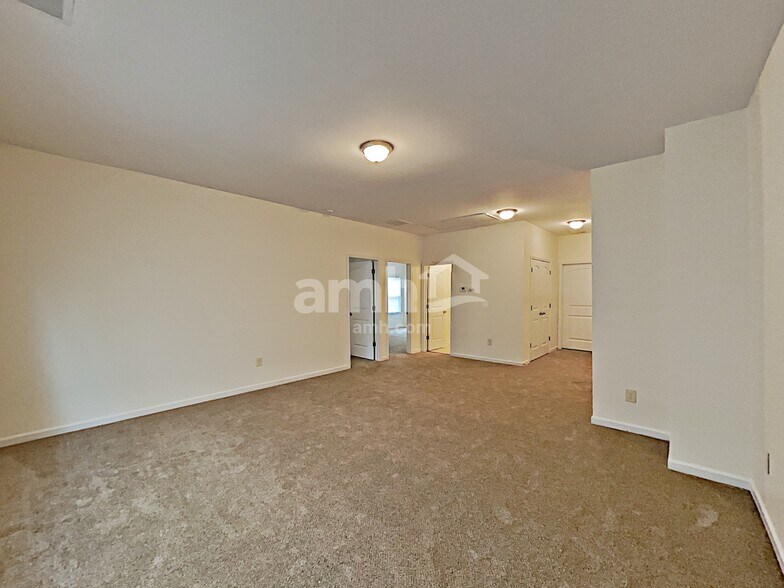 Building Photo - 105 Hickory Village Cir