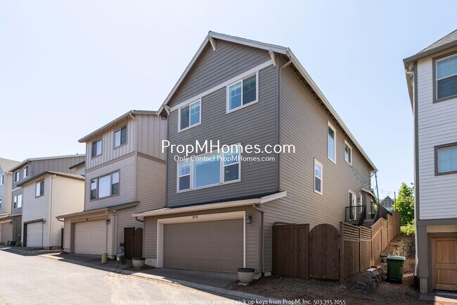 Building Photo - Three Level Home in Villebois - 4 Bedrooms!