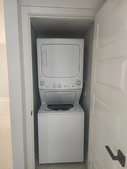 Building Photo - 3420 Jackson Blvd