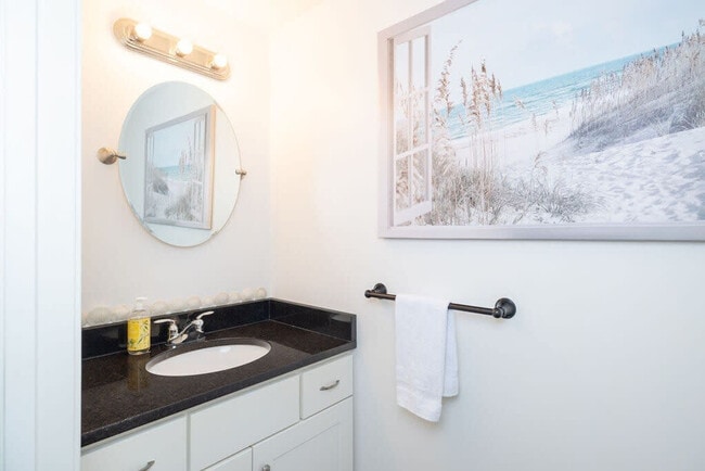 Building Photo - 128 Ashworth Ave