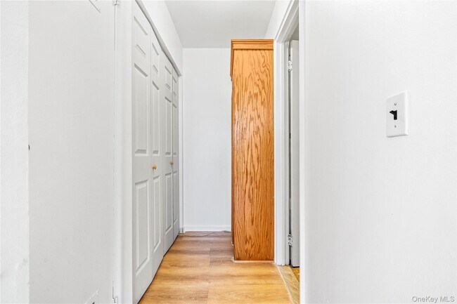 Building Photo - 5 Wyndover Woods Ln