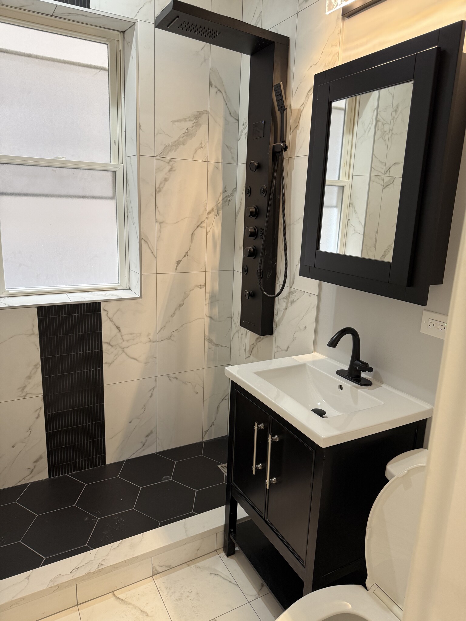 Building Photo - 7123 S Cornell Ave