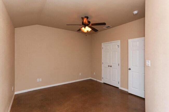 Building Photo - 4409 Cambridge Dr