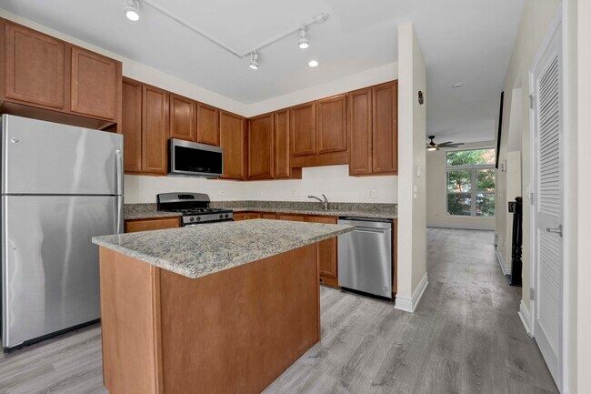 Building Photo - 2503 S Calumet Ave