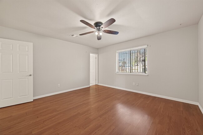 Building Photo - 6206 Homeview Dr