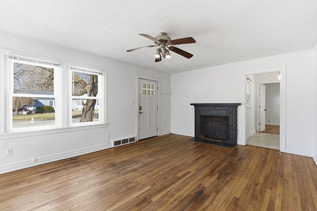 Building Photo - 1420 S Pickwick Ave