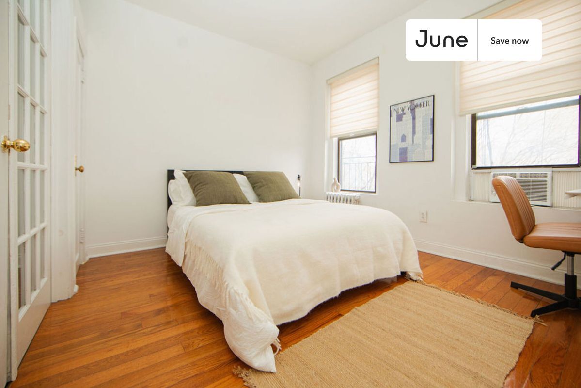 Building Photo - 715 E 5th St