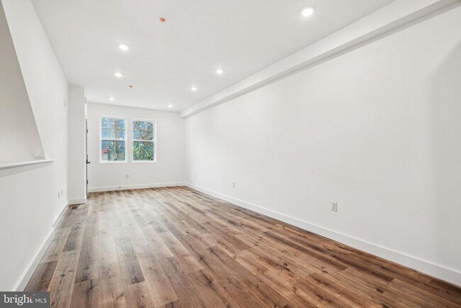 Building Photo - 2630 N 11th St