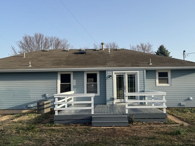 Building Photo - 3 Bedroom Home