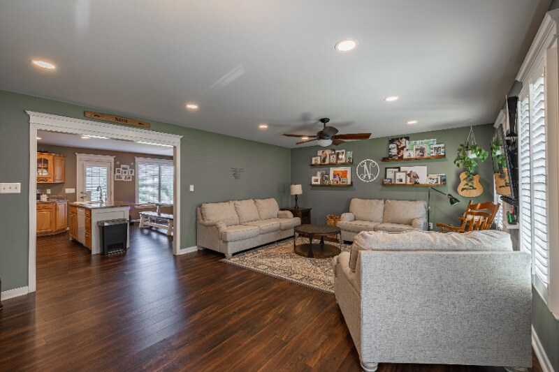 Primary Photo - 240 Roper Dr