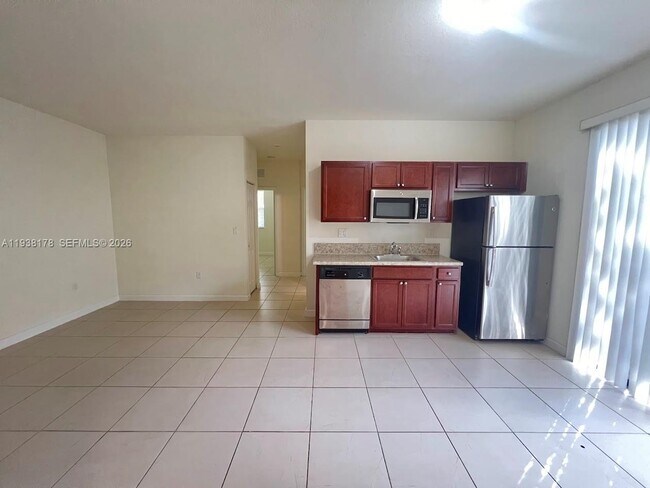 Building Photo - 191 SE 35 Ave