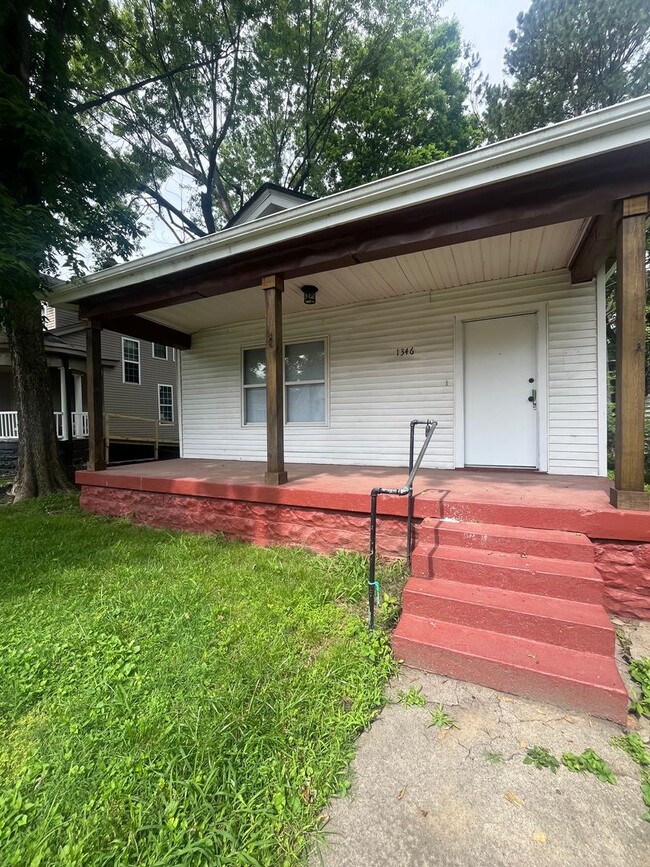 Building Photo - Beautifully renovated 3 bedroom house!
