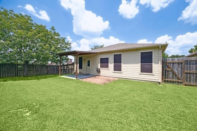 Building Photo - 22035 Holly Branch Dr