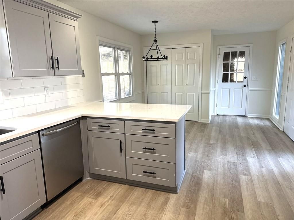 Building Photo - 2305 Eastgate Dr SW