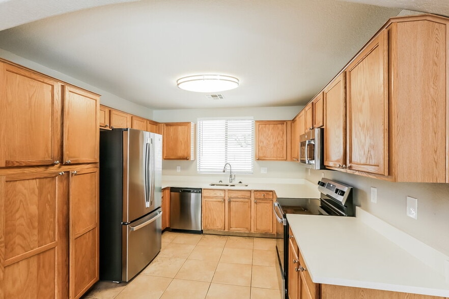 Building Photo - 2650 S 84th Dr