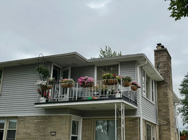 Building Photo - 4945A S Lake Dr