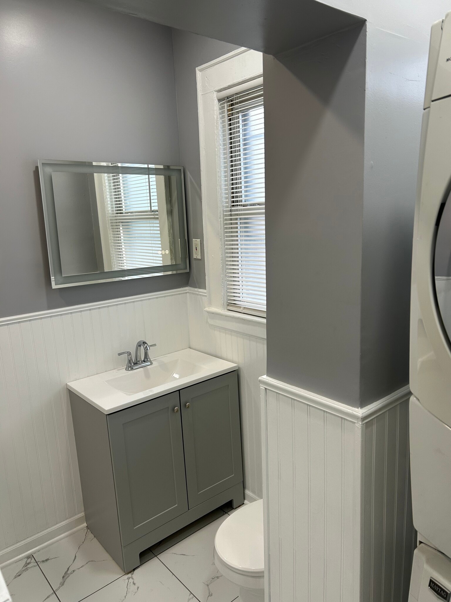 Building Photo - 10 Adams St