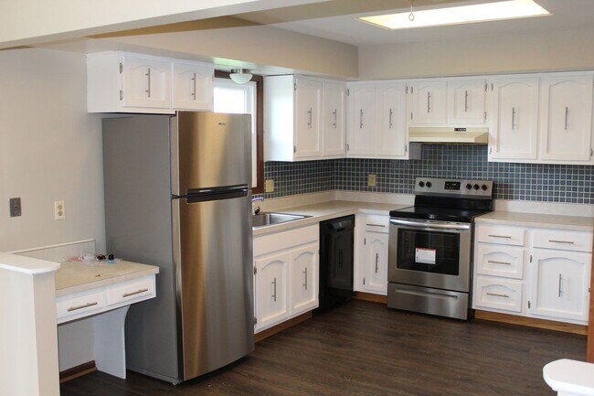 Building Photo - 3 BR Ranch on a Great Country Setting!