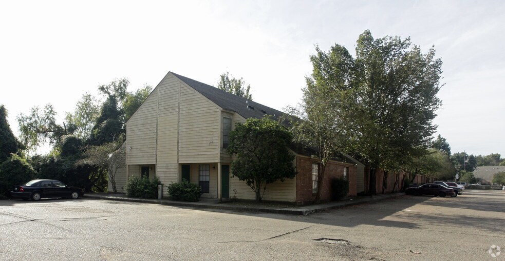 Waterside Condominiums 1425 Lake Calais Ct Baton Rouge LA 70808