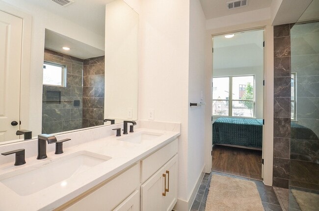 Building Photo - 3338 Verdant Ln