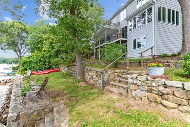 Building Photo - 8 Woodsia Rd