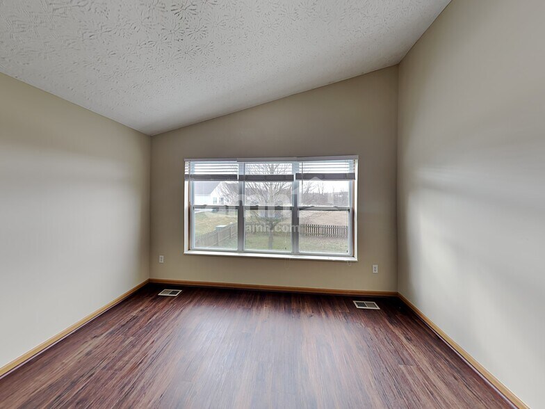Building Photo - 1121 Streamside Dr