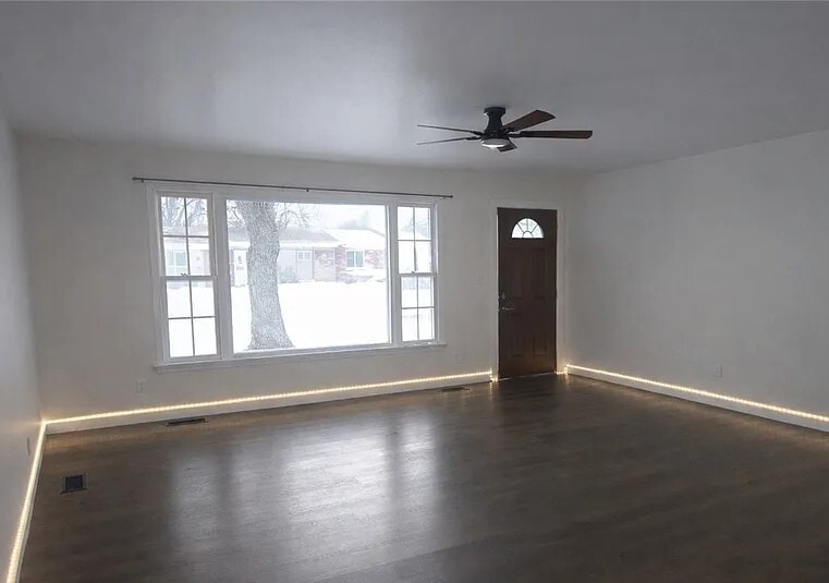 Building Photo - 3668 Castano Dr