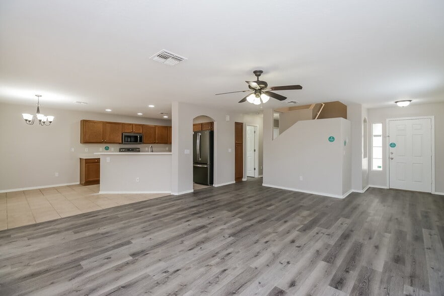 Building Photo - 31254 N Blackfoot Dr