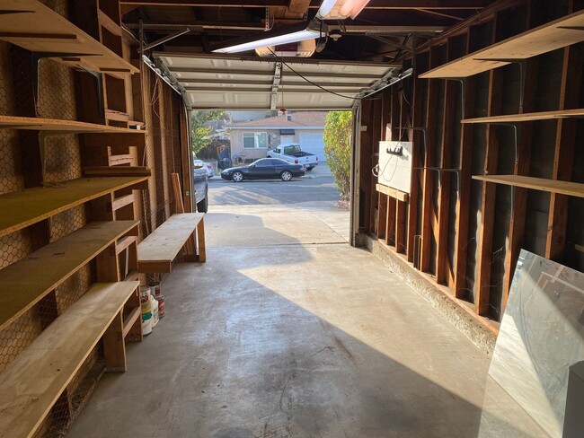 Building Photo - Top Floor 2-Bedroom Duplex in Fletcher Hills