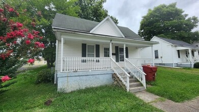 Building Photo - Nicely Renovated House for Lease