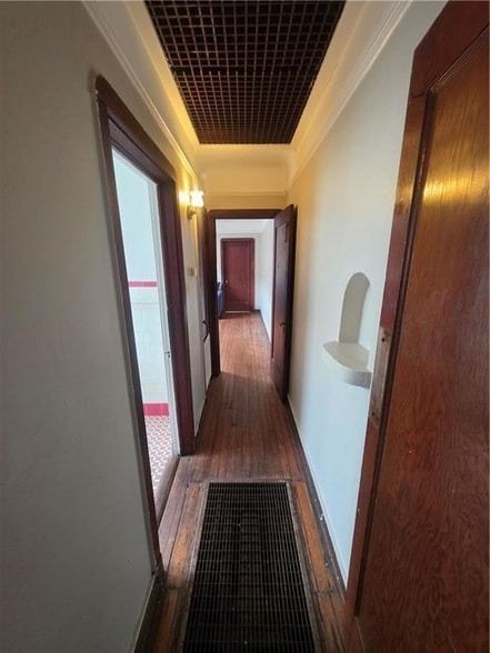 Building Photo - 2520 Leonidas St