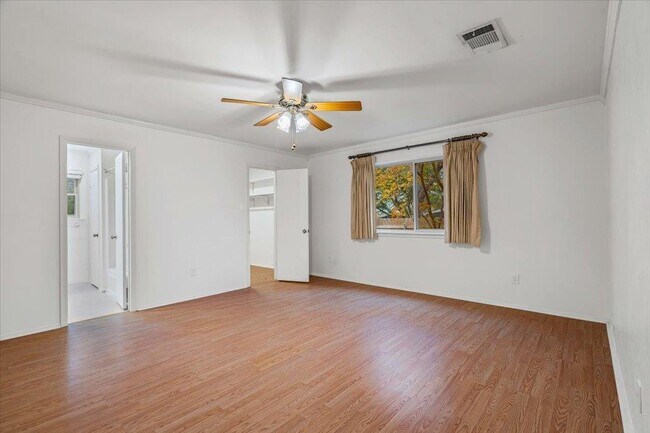 Building Photo - 1413 Gracy Dr