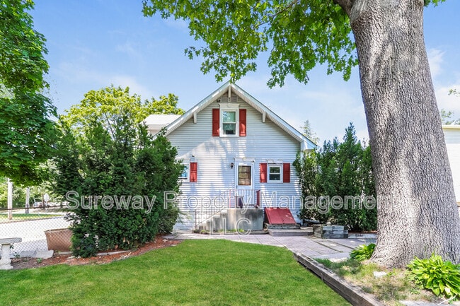 Building Photo - 201 E Linden Ave