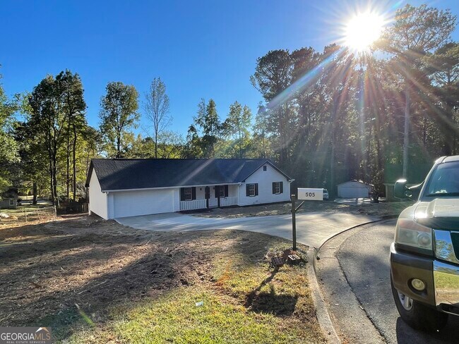 Building Photo - 505 Ironwood Ct SE