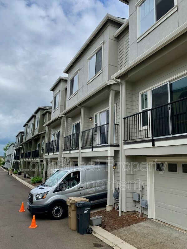 Building Photo - 11457 SW Mont Blanc St
