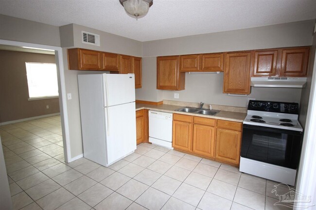 Building Photo - 672 S 72nd Ave