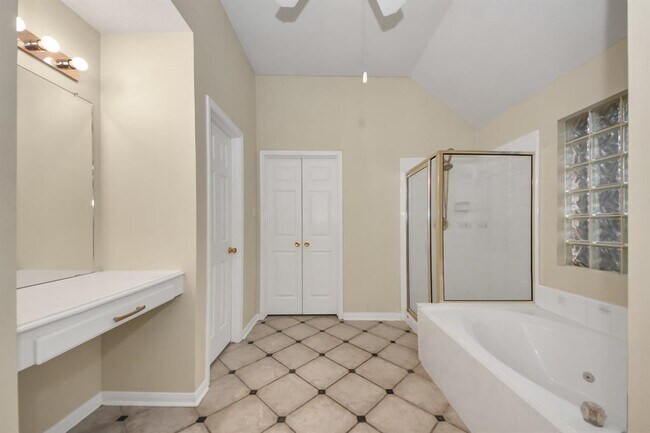 Building Photo - 10214 White Oak Trail Ln