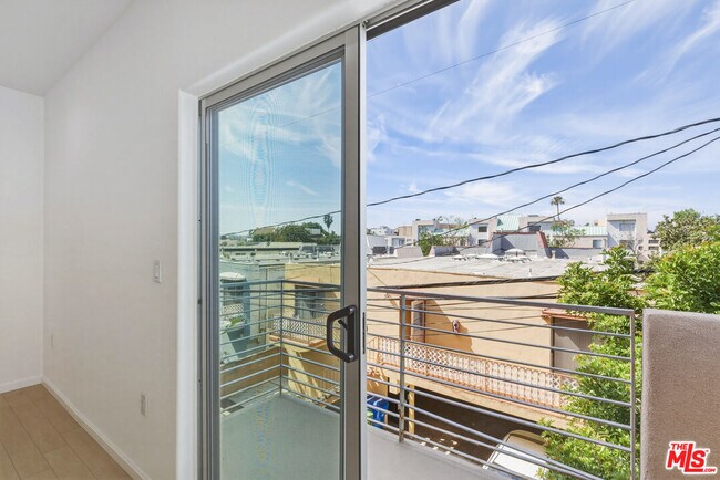 Building Photo - 3637 Dunn Dr