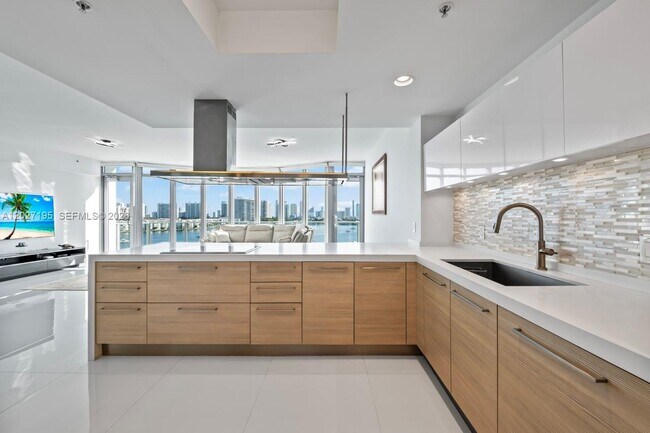 Building Photo - 17301 Biscayne Blvd