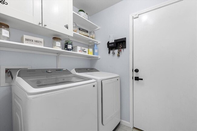 Building Photo - 8824 Southwick Dr