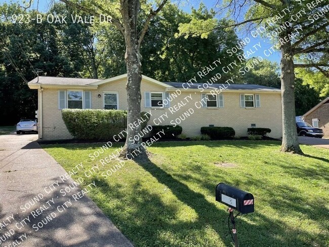 Building Photo - 923 Oak Vale Dr
