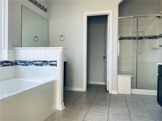 Building Photo - 1009 Sundrops St