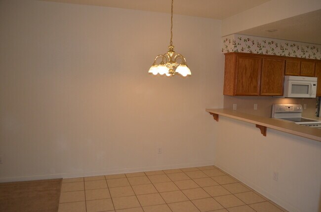 Building Photo - 910 Crymes Ln