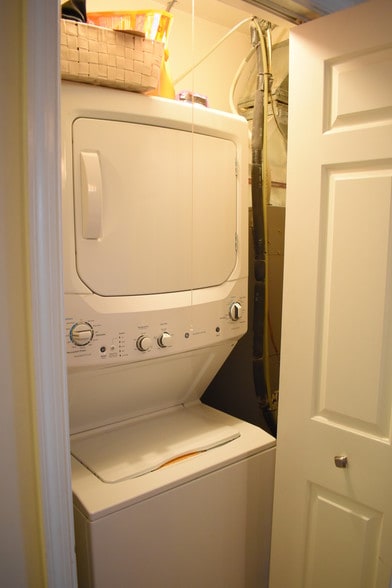 Washer dryer - 1612 Belmont St NW
