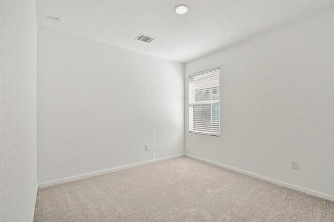 Building Photo - 2413 Legends Crk