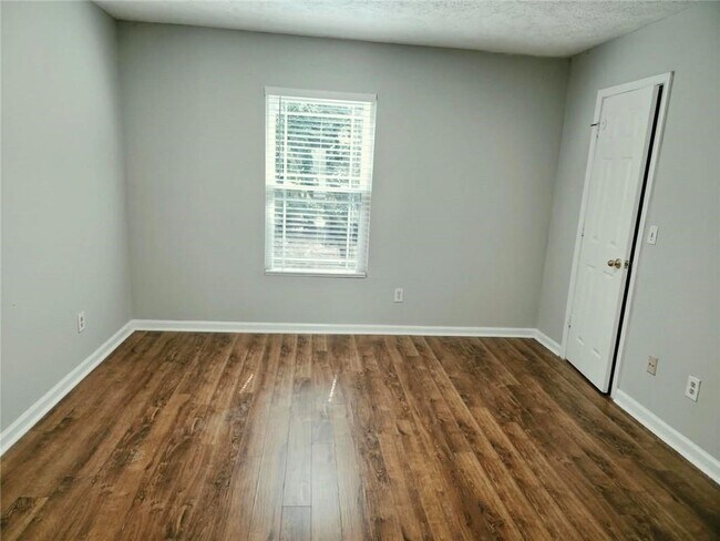 Building Photo - 1221 Oak Forest Ct SW