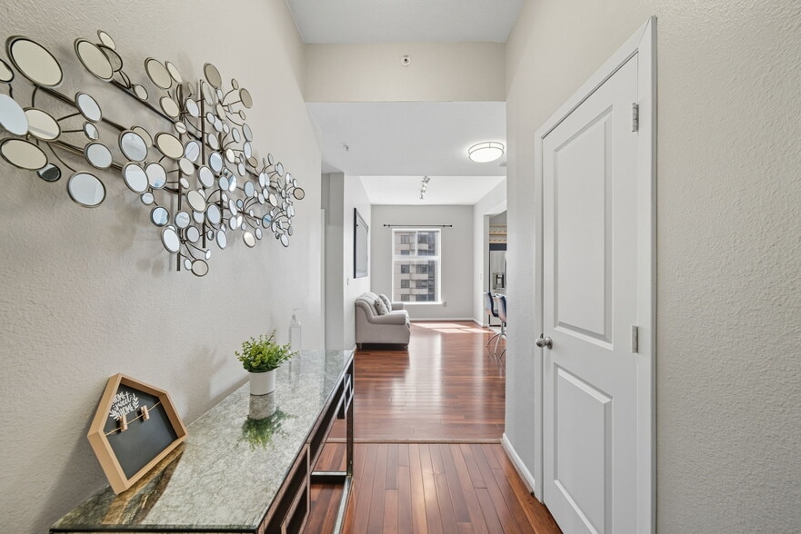Inviting entry - 3505 Sage Rd