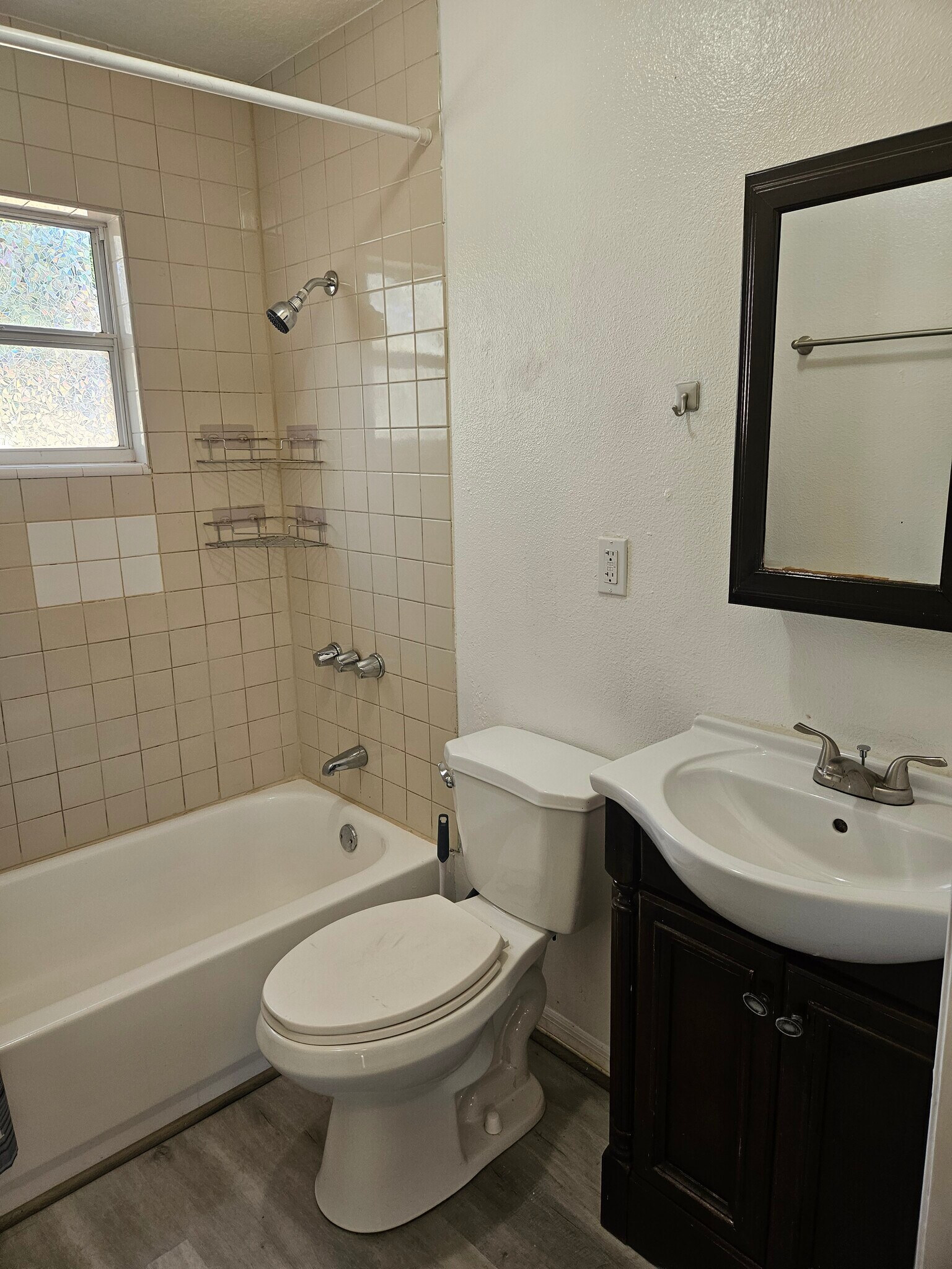 Building Photo - 3710 E Flora St